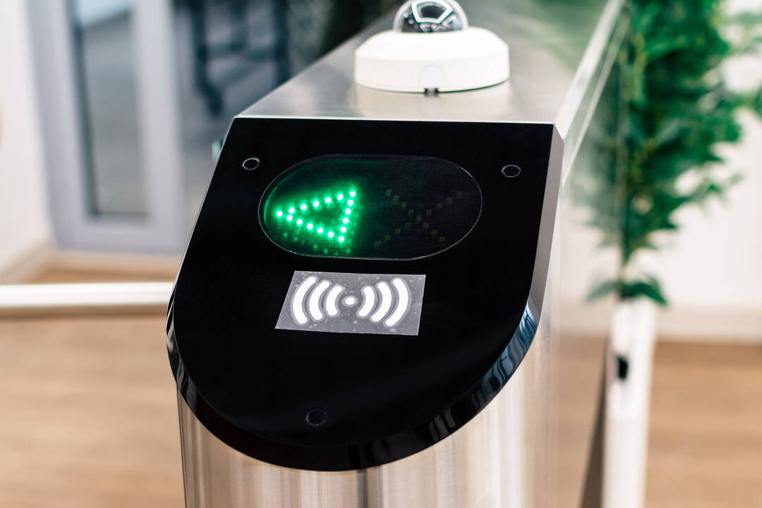 Bürotür wird mit SmartCard von SimonsVoss geöffnet