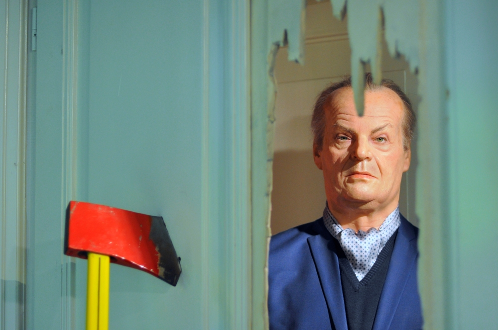 Wachsfigur von Jack Nicholson mit Tür & Axt in Prag