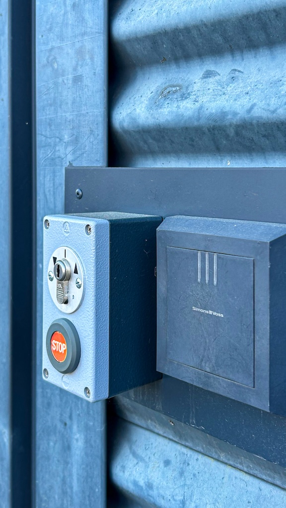 DLB Zentrale Rolltür mitFORTLOX